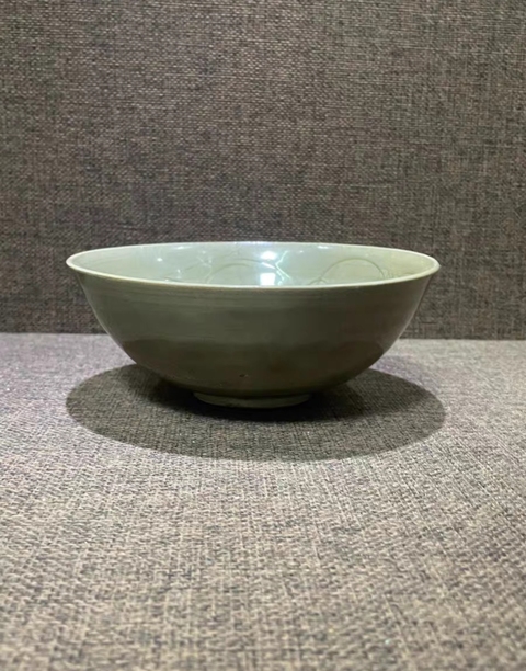 古玩陶瓷北宋龍泉金村窯刻花蓮子碗拍賣，當(dāng)前價(jià)格6800元