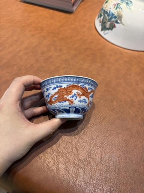 古玩陶瓷青花粉紅龍紋茶碗真品鑒賞圖