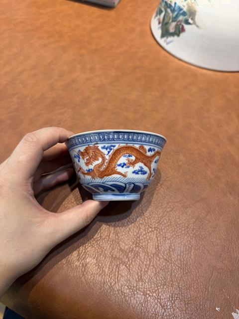 古玩陶瓷青花粉紅龍紋茶碗真品鑒賞圖