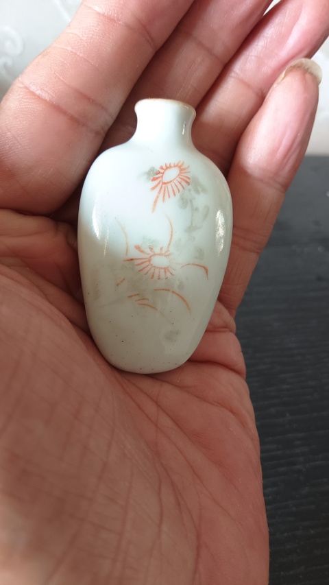 古玩陶瓷鼻煙壺真品鑒賞圖
