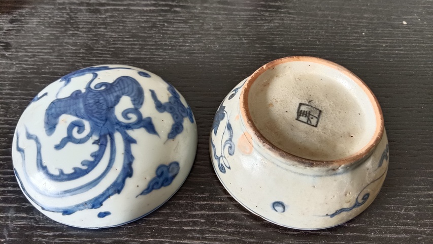 古玩陶瓷鳳紋蓋盒真品鑒賞圖