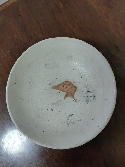 古玩陶瓷正德臥足露胎魚紋盤真品鑒賞圖