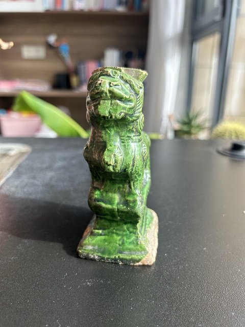 古玩陶瓷明三彩獅子燈真品鑒賞圖