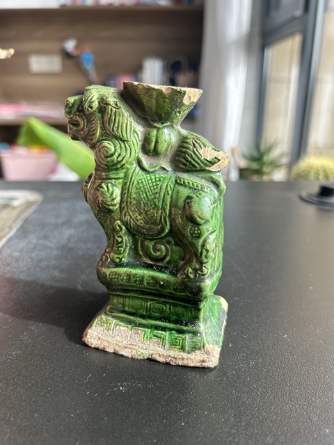 古玩陶瓷明三彩獅子燈真品鑒賞圖