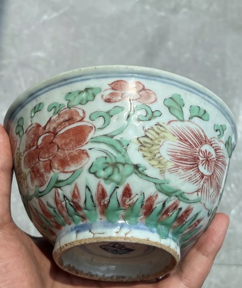 古玩陶瓷青花五彩花卉紋碗真品鑒賞圖