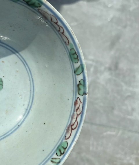 古玩陶瓷青花五彩花卉紋碗真品鑒賞圖