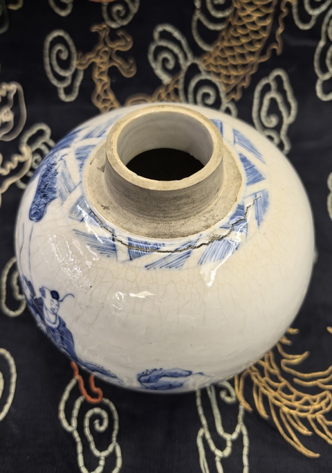 古玩陶瓷煨瓷青花(加官進(jìn)爵)罐拍賣,當(dāng)前價(jià)格18888元