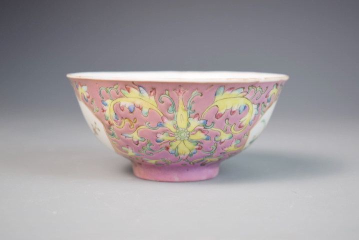 古玩陶瓷粉彩花卉碗真品鑒賞圖