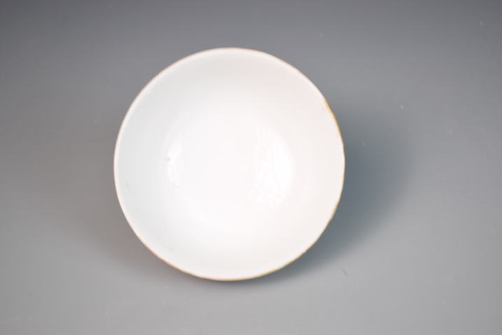 古玩陶瓷粉彩花卉碗真品鑒賞圖
