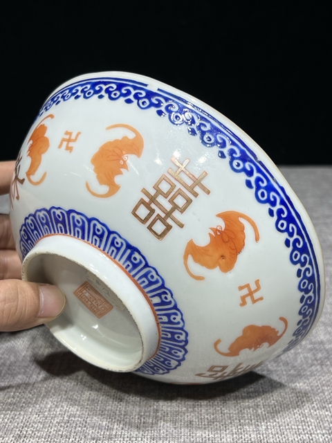 古玩陶瓷清同治藍(lán)料礬紅彩描金福祿壽喜財(cái)紋碗拍賣，當(dāng)前價(jià)格3600元
