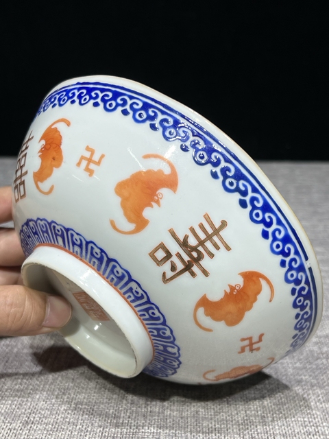 古玩陶瓷清同治藍(lán)料礬紅彩描金福祿壽喜財(cái)紋碗拍賣，當(dāng)前價(jià)格3600元
