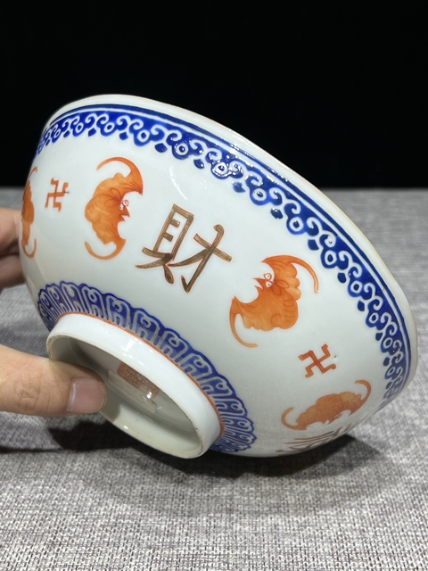 古玩陶瓷清同治藍(lán)料礬紅彩描金福祿壽喜財(cái)紋碗拍賣，當(dāng)前價(jià)格3600元