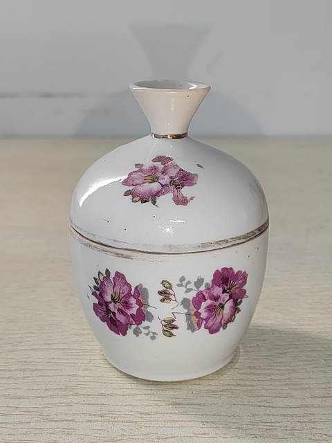 古玩陶瓷花卉紋蓋缸拍賣,當前價格150元