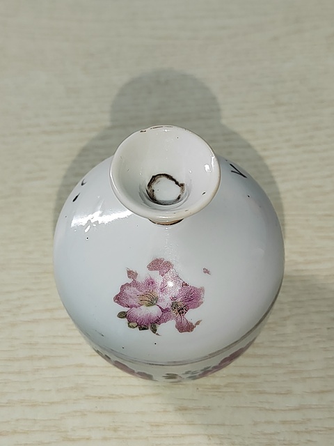 古玩陶瓷花卉紋蓋缸拍賣,當前價格150元