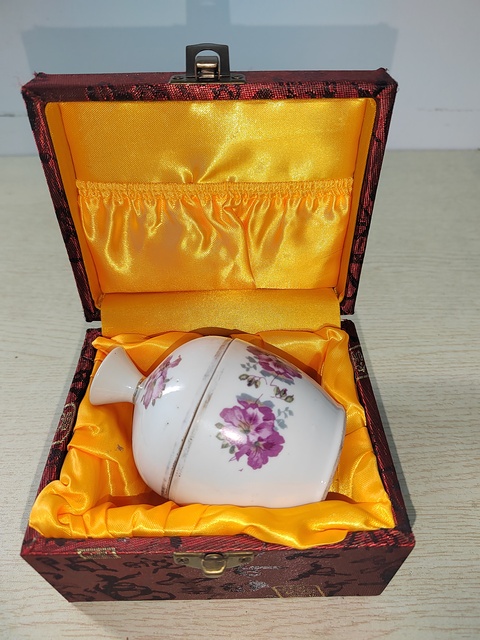 古玩陶瓷花卉紋蓋缸拍賣,當前價格150元