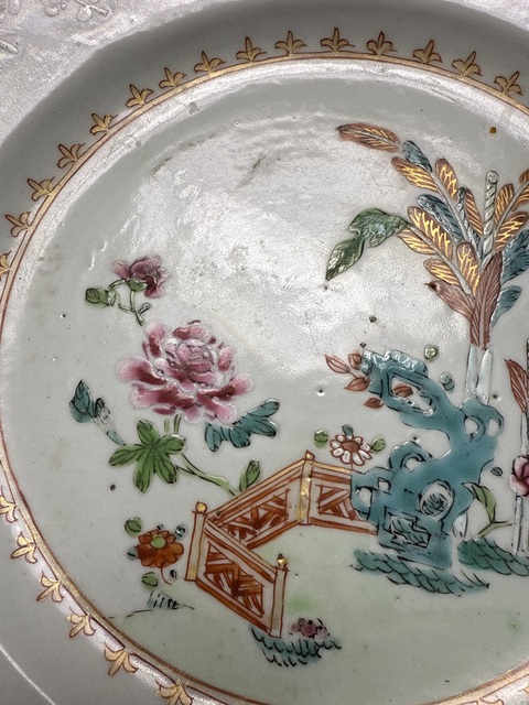 古玩陶瓷粉彩描金盤真品鑒賞圖
