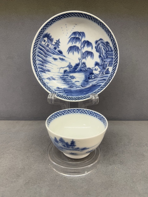 古玩陶瓷乾隆·青花山水人物紋杯碟一套 真品鑒賞圖