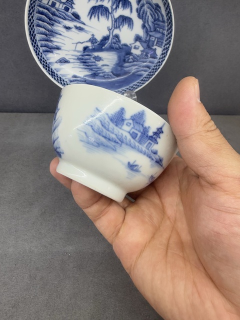 古玩陶瓷乾隆·青花山水人物紋杯碟一套 真品鑒賞圖