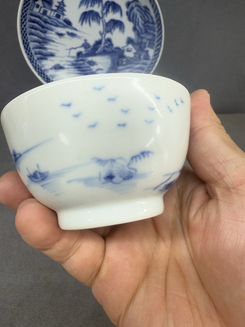 古玩陶瓷乾隆·青花山水人物紋杯碟一套 真品鑒賞圖
