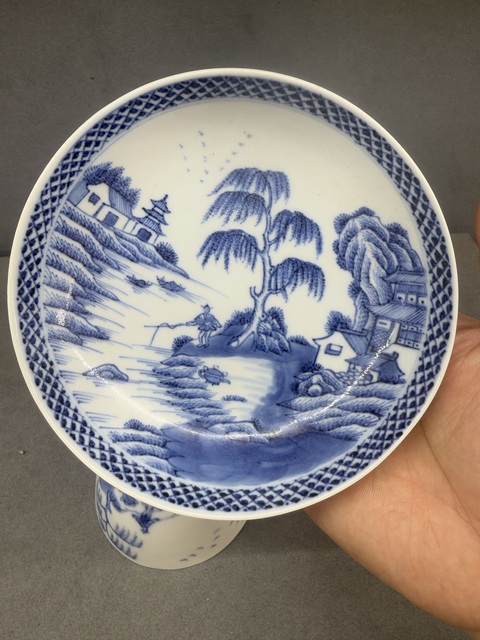 古玩陶瓷乾隆·青花山水人物紋杯碟一套 真品鑒賞圖