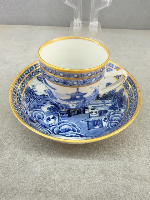 古玩陶瓷樓臺亭閣山水紋青花杯盤真品鑒賞圖