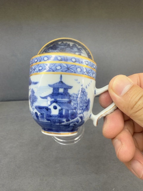 古玩陶瓷樓臺亭閣山水紋青花杯盤真品鑒賞圖