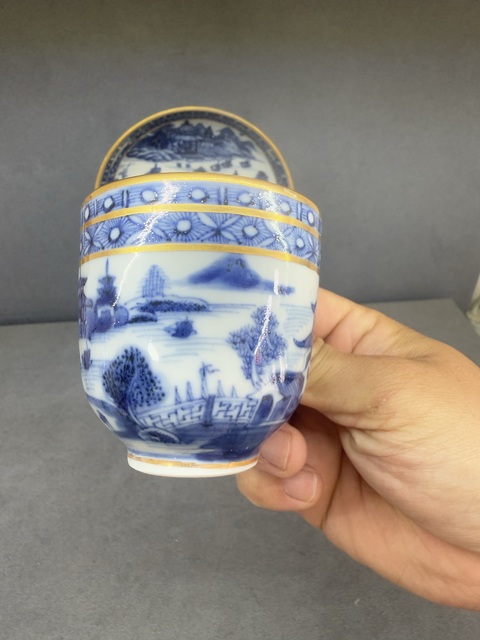 古玩陶瓷樓臺亭閣山水紋青花杯盤真品鑒賞圖