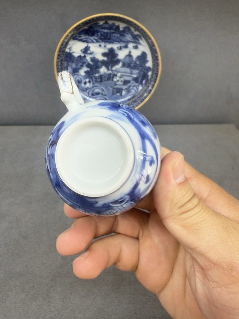 古玩陶瓷樓臺亭閣山水紋青花杯盤真品鑒賞圖