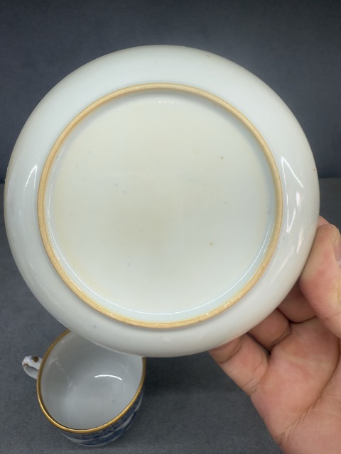 古玩陶瓷樓臺亭閣山水紋青花杯盤真品鑒賞圖