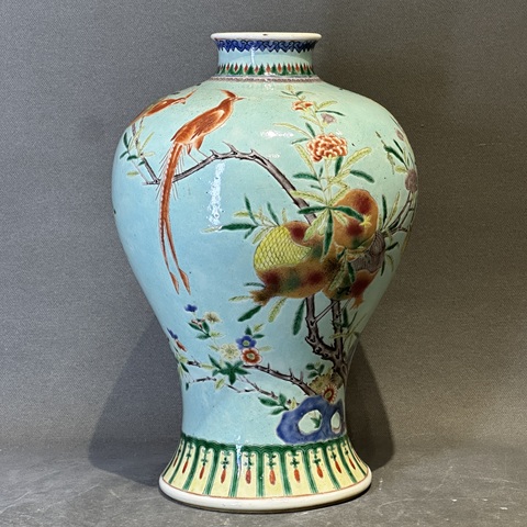 古玩陶瓷松石綠粉彩花鳥紋梅瓶真品鑒賞圖