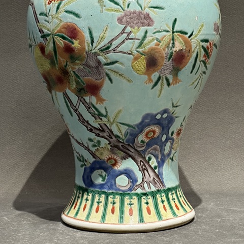 古玩陶瓷松石綠粉彩花鳥紋梅瓶真品鑒賞圖
