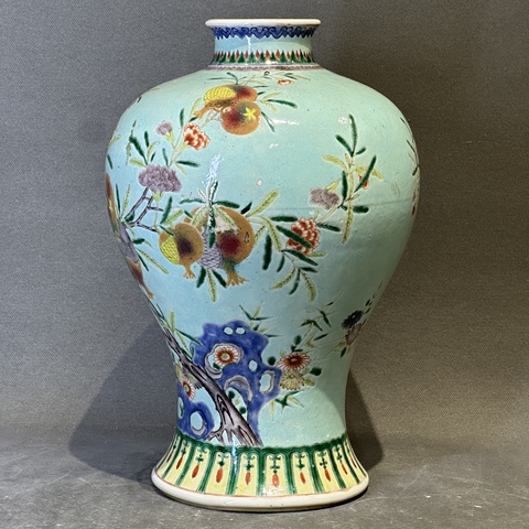 古玩陶瓷松石綠粉彩花鳥紋梅瓶真品鑒賞圖