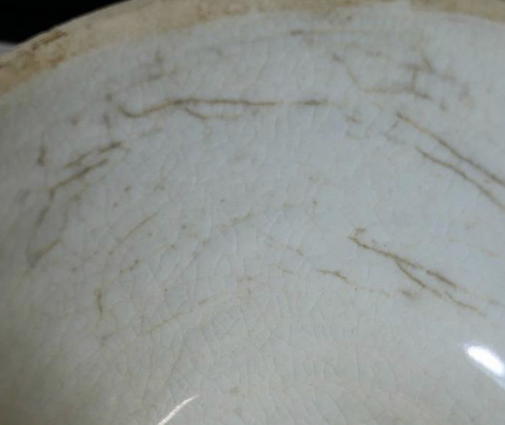古玩陶瓷白釉印花碗真品鑒賞圖