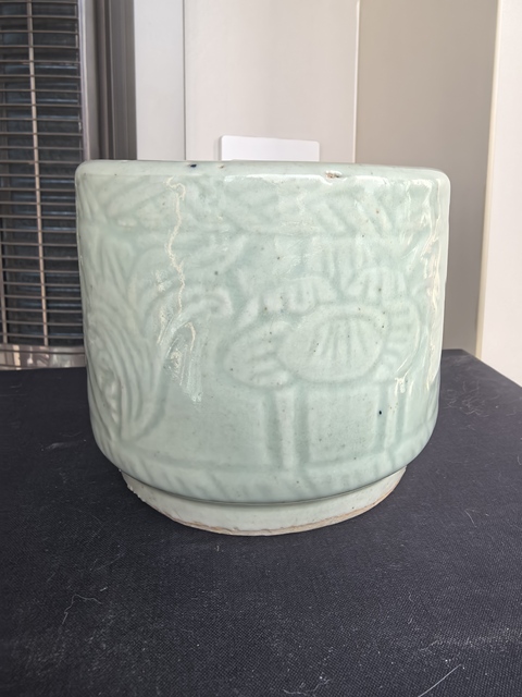 古玩陶瓷豆青釉刻花香爐真品鑒賞圖