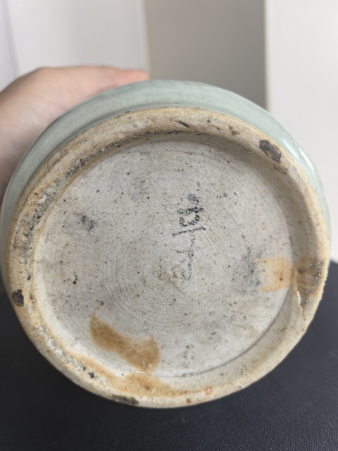 古玩陶瓷豆青釉刻花香爐真品鑒賞圖
