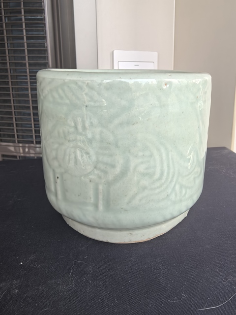 古玩陶瓷豆青釉刻花香爐真品鑒賞圖