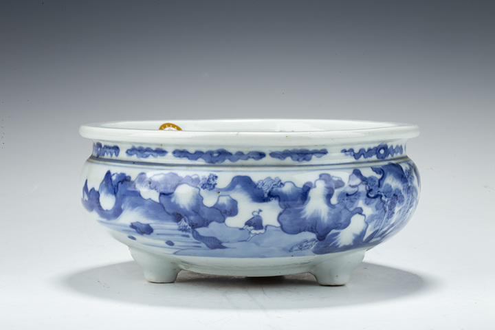 古玩陶瓷清中期·德化窯青花山水人物紋三足爐真品鑒賞圖