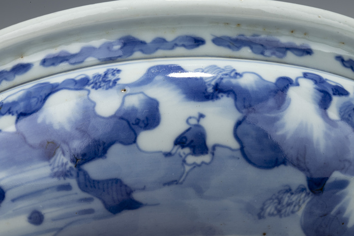 古玩陶瓷清中期·德化窯青花山水人物紋三足爐真品鑒賞圖