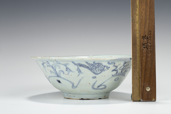 古玩陶瓷明中期·青花花鳥紋碗真品鑒賞圖