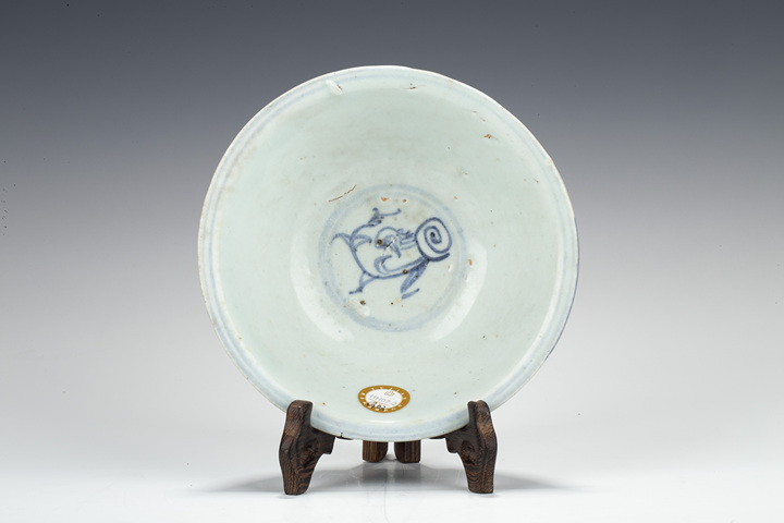 古玩陶瓷明中期·青花花鳥紋碗真品鑒賞圖