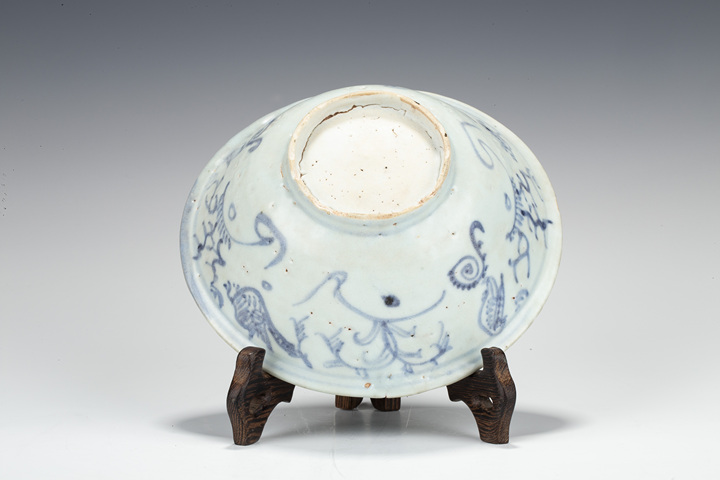古玩陶瓷明中期·青花花鳥紋碗真品鑒賞圖