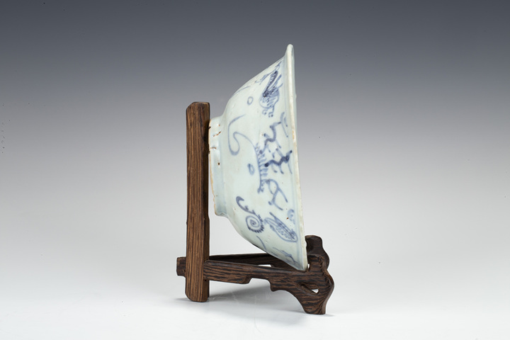 古玩陶瓷明中期·青花花鳥紋碗真品鑒賞圖