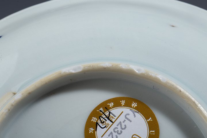 古玩陶瓷晚清·青花開窗花卉紋小盤真品鑒賞圖