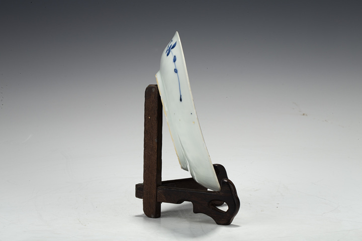 古玩陶瓷晚清·青花開窗花卉紋小盤一對拍賣，當前價格828元