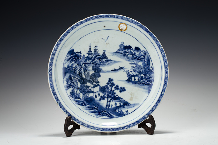 古玩陶瓷清乾隆·青花山水人物紋折沿盤拍賣,當前價格4992元