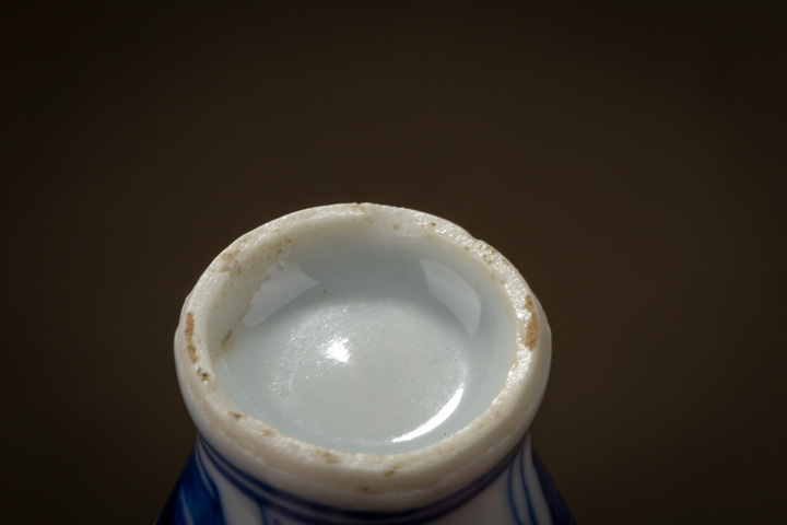 古玩陶瓷清康熙·青花開窗仕女花卉紋小瓶拍賣，當前價格376元