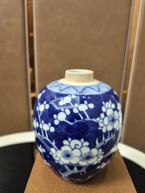 古玩陶瓷晚清青花冰梅圖罐拍賣(mài),當(dāng)前價(jià)格4188元