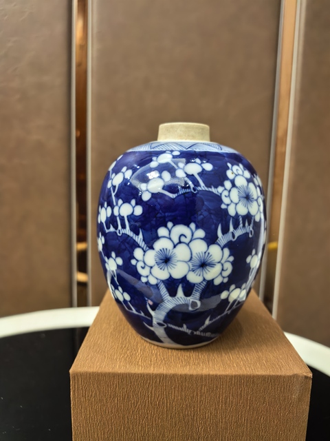 古玩陶瓷晚清青花冰梅圖罐拍賣(mài),當(dāng)前價(jià)格4188元
