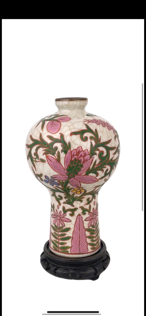 古玩陶瓷哥釉粉彩花卉紋梅瓶真品鑒賞圖