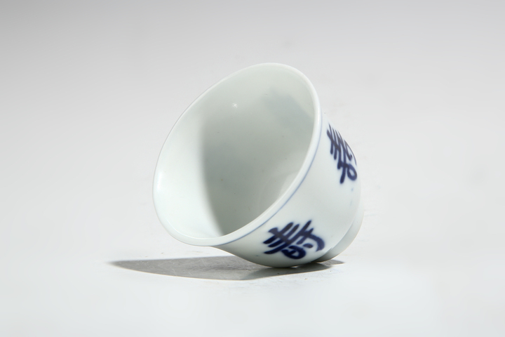 古玩陶瓷清中期·青花壽字紋杯真品鑒賞圖